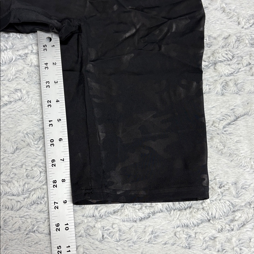 Pair of Spanx 9” Animal print Biker Shorts size Large - Picture 8 of 9